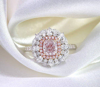 彩鑽鑒賞 - 黛玉芙蓉 ~ 天然枕形粉鑽鑽石戒指 - WILLS JEWELLERY