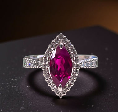 WILLS款式鑑賞-指尖的視覺魔法:自帶修長濾鏡的 1.82ct Marquise Ruby