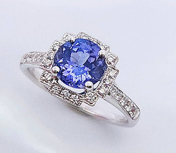 WILLS 款式鑒賞 ~ Art Deco 圍石鑽石戒指.薰衣草色坦桑石 - WILLS JEWELLERY