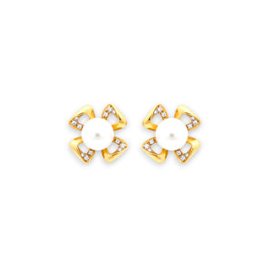 Flower-shaped earrings ・ 7mm Japanese Akoya pearls