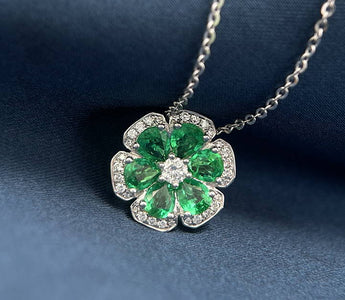 款式鑒賞 - 碧綠之花 · 天然梨形綠寶石花花吊墜 - WILLS JEWELLERY
