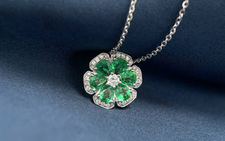 款式鑒賞 - 碧綠之花 · 天然梨形綠寶石花花吊墜 - WILLS JEWELLERY