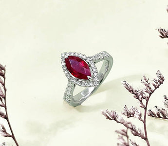 鴿血紅色 •  天然馬眼形紅寶石鑽石戒指 - WILLS JEWELLERY