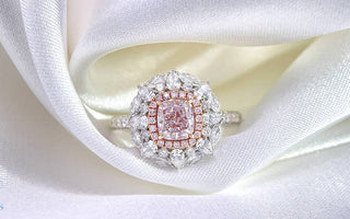 彩鑽鑒賞 - 黛玉芙蓉 ~ 天然枕形粉鑽鑽石戒指 - WILLS JEWELLERY