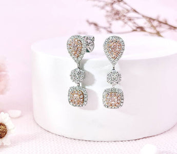 款式鑒賞 - 粉白格調  ·  小果實梨形及雷地恩形粉鑽耳環 - WILLS JEWELLERY