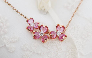 款式鑒賞 -  櫻花夢影 · 粉紅藍寶石頸鏈 - WILLS JEWELLERY