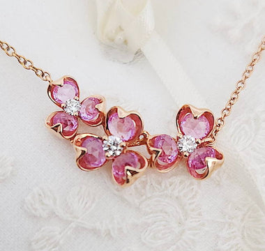款式鑒賞 -  櫻花夢影 · 粉紅藍寶石頸鏈 - WILLS JEWELLERY