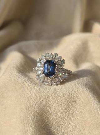 WILLS款式鑑賞-光影的獨舞：冰封感的 Blue-Green Sapphire