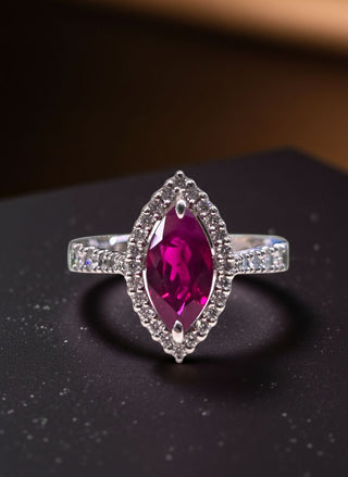 WILLS款式鑑賞-指尖的視覺魔法：自帶修長濾鏡的 1.82ct Marquise Ruby