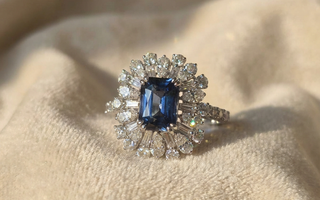 WILLS款式鑑賞-光影的獨舞：冰封感的 Blue-Green Sapphire