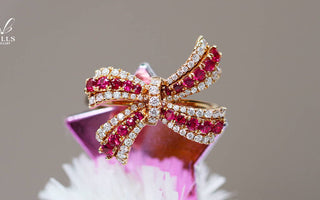 WILLS 款式鑒賞 ~ 聖誕特別篇 - 紅寶石蝴蝶結戒指 - WILLS JEWELLERY