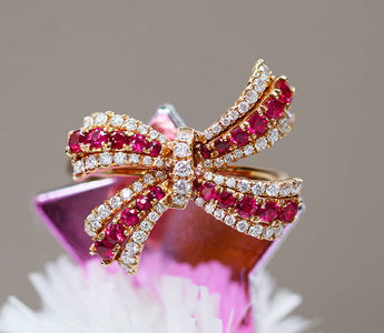 WILLS 款式鑒賞 ~ 聖誕特別篇 - 紅寶石蝴蝶結戒指 - WILLS JEWELLERY