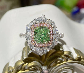 WILLS 款式鑒賞 ~ 彩綠鑽石花形圍石戒指 - WILLS JEWELLERY