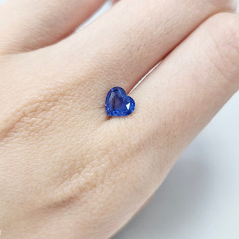 1.12ct 天然心形切割矢車菊藍寶石 (附証書) - WILLS JEWELLERY