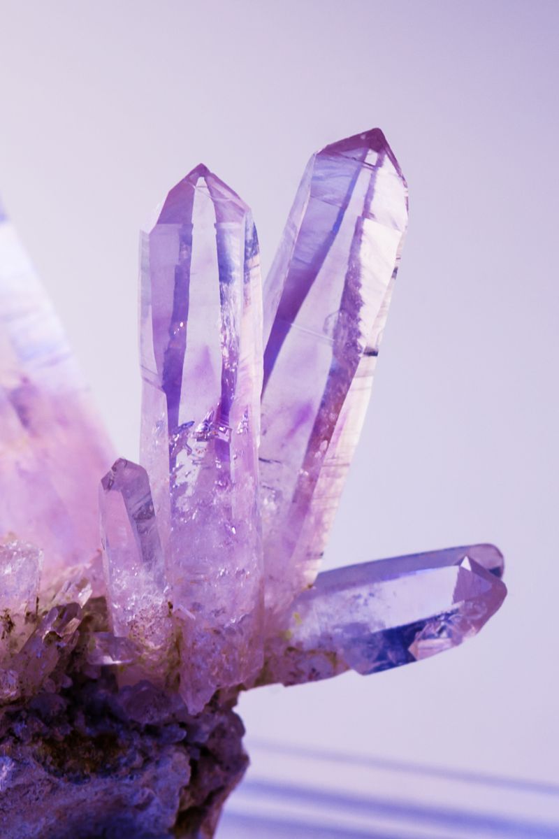 2月誕生石紫水晶 Amethyst，象徵平靜、智慧、真誠與愛情信物