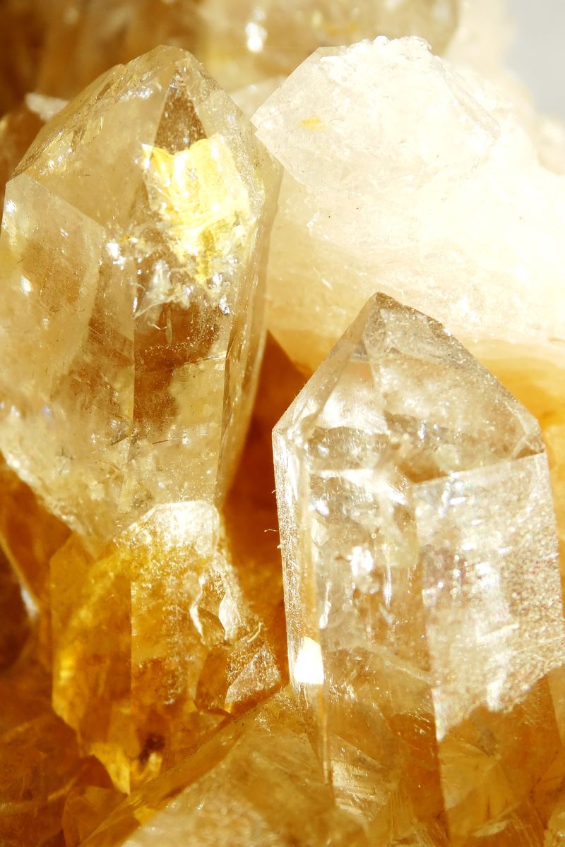 11月誕生石黃水晶 Citrine，象徵自信、正面能量、人緣與豐盛