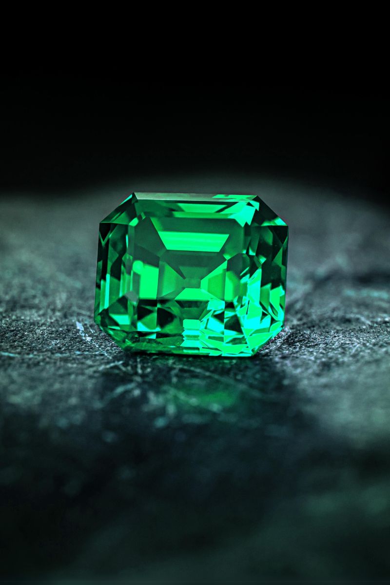 5月誕生石祖母綠 Emerald 珠寶，象徵生命、希望、幸運與高貴氣質