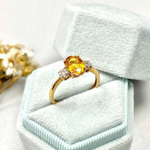 橢圓形黃寶石鑽石戒指