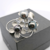 三朵小花胸針 • 大溪地珍珠 - WILLS JEWELLERY