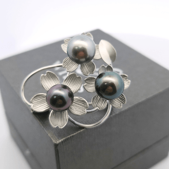三朵小花胸針 • 大溪地珍珠 - WILLS JEWELLERY