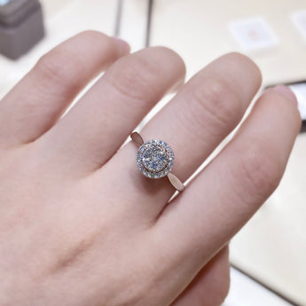 18K白金圓形圍鑽戒指 - WILLS JEWELLERY