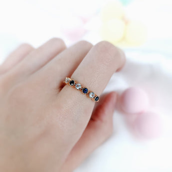 《Dreamy》華麗包邊密釘藍寶石白寶戒指 - WILLS JEWELLERY