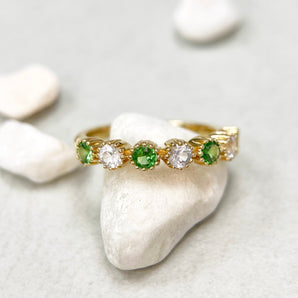 《Dreamy》華麗包邊密釘沙佛萊寶石白寶戒指 - WILLS JEWELLERY