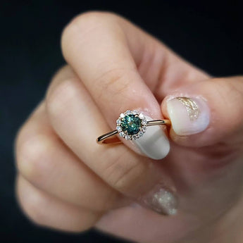 Minimorism・圓形澳洲綠藍寶石圍鑽戒指 - WILLS JEWELLERY