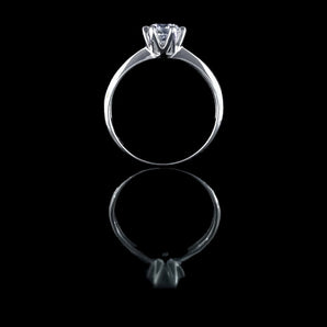經典六爪皇冠劍脊鑽石戒指款式 - WILLS JEWELLERY
