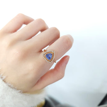 三角形戒指 · 天藍色藍寶石 - WILLS JEWELLERY