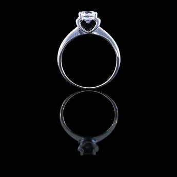經典四爪弧形鏡底鑽石戒指款式 - WILLS JEWELLERY