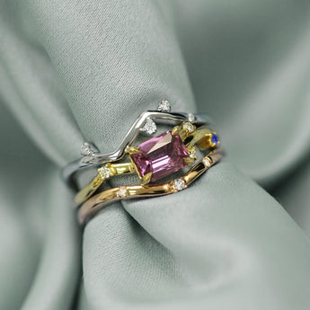 《幾何美學》粉紅藍寶石戒指 - WILLS JEWELLERY
