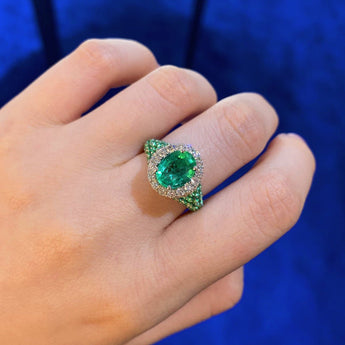 天然綠寶石圍鑽密鑲戒指 - WILLS JEWELLERY