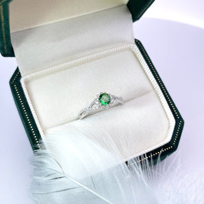 小花球沙弗萊戒指鑽石戒指 - WILLS JEWELLERY