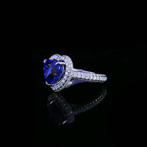 經典皇家藍"海洋之心" 心形藍寶石多面圍石鑽石戒指 - WILLS JEWELLERY