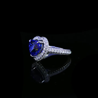 經典皇家藍"海洋之心" 心形藍寶石多面圍石鑽石戒指 - WILLS JEWELLERY