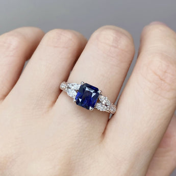 雷地恩形變色藍寶石鑽石戒指 - WILLS JEWELLERY