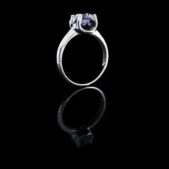 經典四爪弧形鏡底扁平鑽石戒指款式 - WILLS JEWELLERY