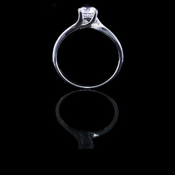 經典四爪扭肶鑽石戒指款式 - WILLS JEWELLERY