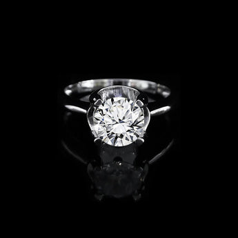 經典四爪弧形鏡底扁平鑽石戒指款式 - WILLS JEWELLERY