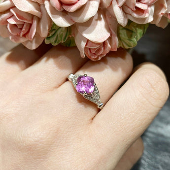 正方枕形切割粉紫色藍寶石鑽石戒指 - WILLS JEWELLERY