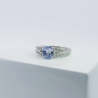 蝴蝶戒指．淺薰衣草藍色藍寶石 - WILLS JEWELLERY