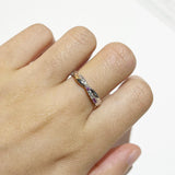 粉寶鑽石扭紋線戒 - WILLS JEWELLERY