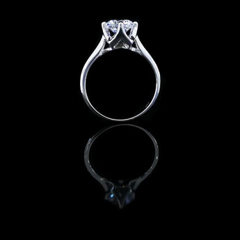 經典四爪皇冠雕刻刀肶鑽石戒指款式 - WILLS JEWELLERY