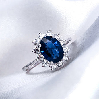 橢圓形藍寶石圍鑽戒指 - WILLS JEWELLERY