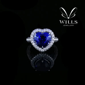 經典皇家藍"海洋之心" 心形藍寶石多面圍石鑽石戒指 - WILLS JEWELLERY