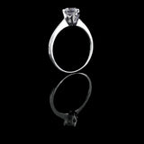 經典四爪皇冠雕刻刀肶鑽石戒指款式 - WILLS JEWELLERY