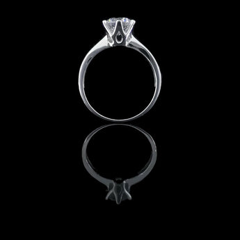 經典六爪皇冠刀肶鑽石戒指款式 - WILLS JEWELLERY