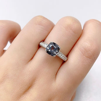 天然枕形金屬灰藍色尖晶石鑽石戒指 - WILLS JEWELLERY