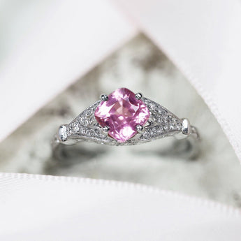 正方枕形切割粉紫色藍寶石鑽石戒指 - WILLS JEWELLERY